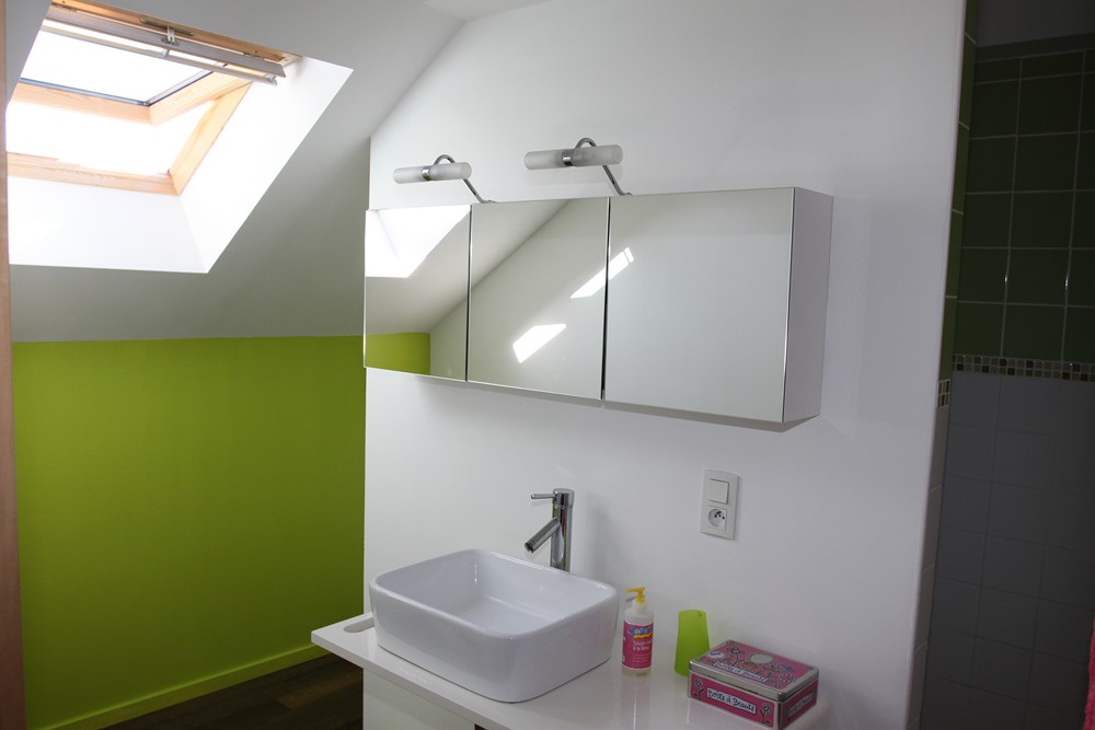 Appartement rénové T3 Saint Agrève Très clair, ensoleillé et calme. Alliant contemporain et matériaux anciens nobles.